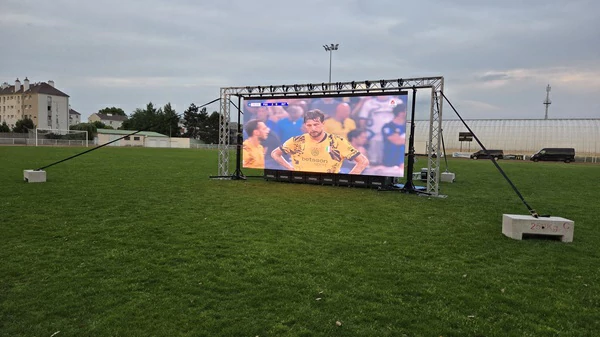 Photo d'un écran extérieur ecranled-events-paris